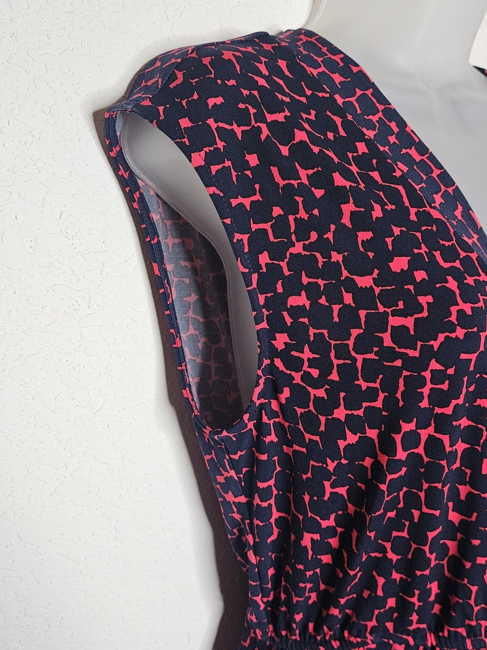 BCBG MaxAzria Navy and Pink Abstract Print Surplice V-Neck Midi Faux Wrap Dress - Picture 6 of 10